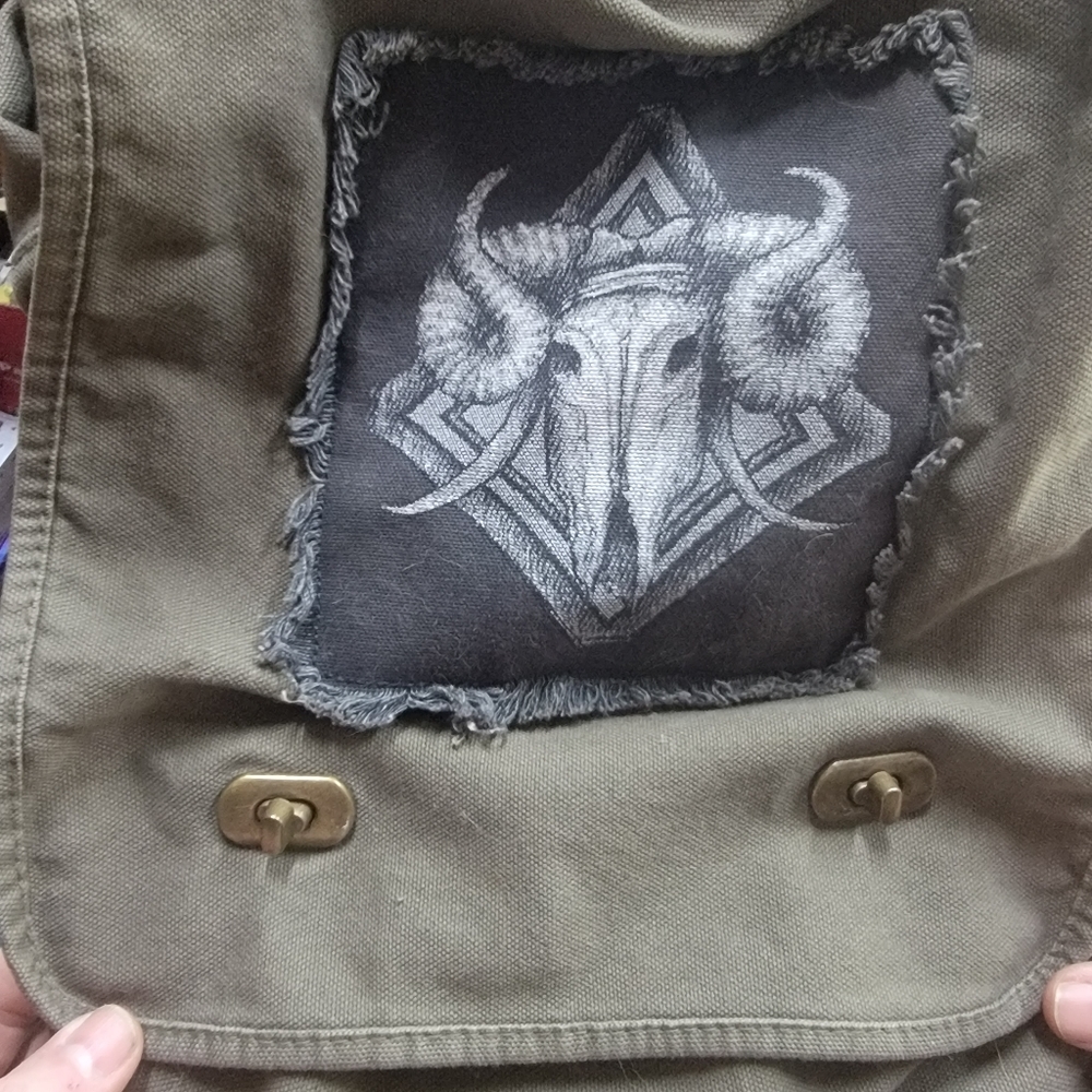 Authentic Pigment Bag/Satchel Rams Skull on Cover